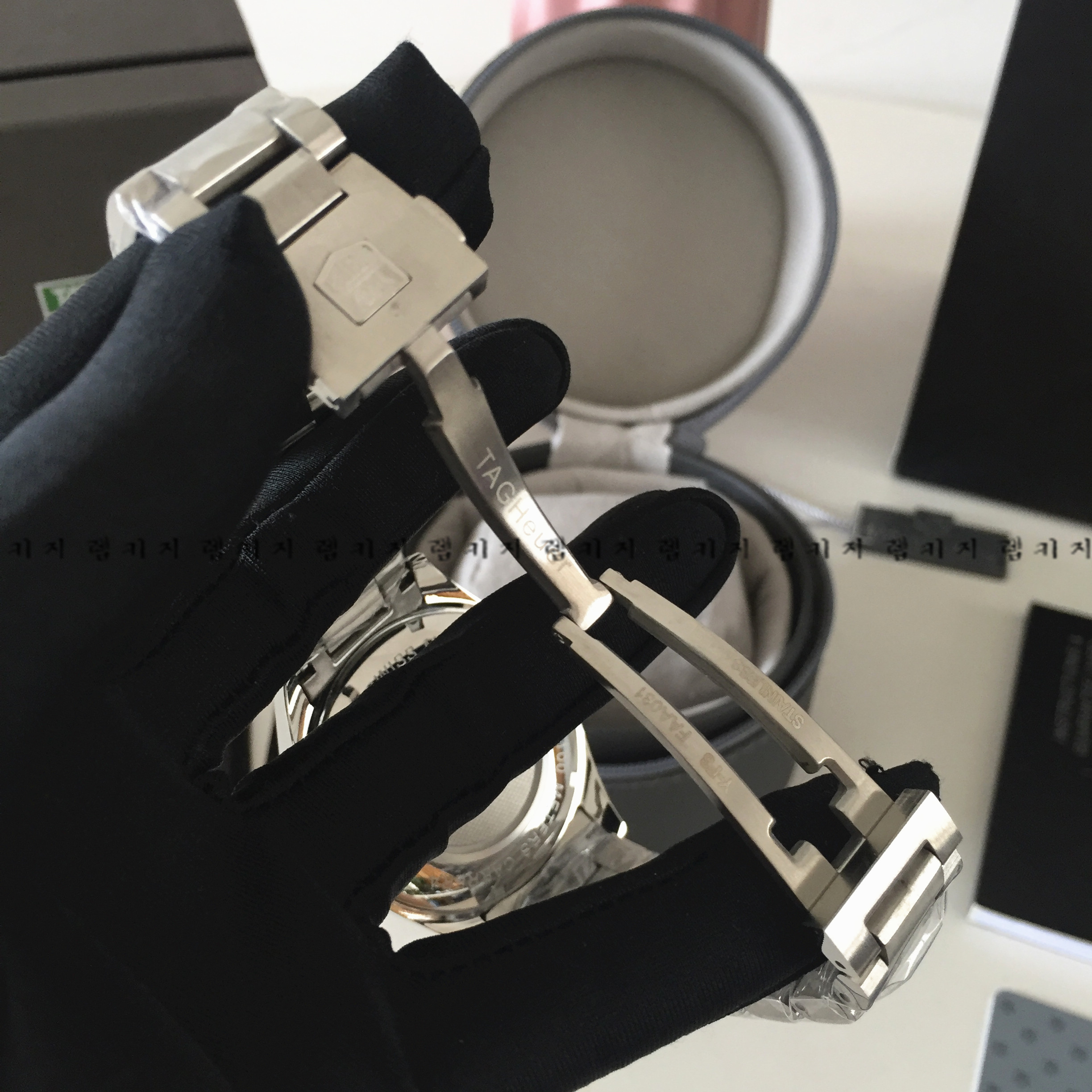 태그호이어 까레라 칼리브 5 메탈시계